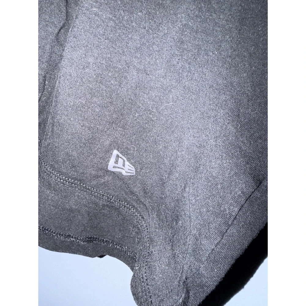 New Era Womens Black Hooded Long Sleeve V-Neck Graphic T-Shirt Smithfield RI‎